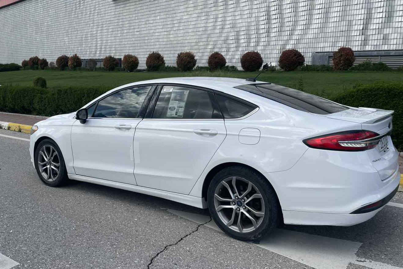 فۆرد فیوژن 2017  مواسەفات: S
سەیارەیەکی زۆر پاک و خاوێنە..
ڕەنگ سپی بەفری
 دو پارچە بۆیاخی هەیە
مواسەفات:
✔️ گێڕ ڤۆلیوم
✔️ سوکان ڤۆلیوم (Control لەسەر ستێرینگ)
✔️ تەحدید سورعە (Cruise Control)
✔️ ئایپاد / سیستەمی سەوت
 کامێرای دواوە

سعر لە کۆمێنت داوابکە ڕاستەخۆ بۆت دیت 📩 

 سەنەوی تازە هەتاکو 2029
 ڕەقەمی تازەیە
چوار تایەی تازەی لەسەرە 
دۆخی سەیارە:
🔸 مەکینە و گێڕی زۆر بێ عەیبە
🔸 تەحویل و غەرامەو بڕاوە و تەبرید بە شەرت
🔸 سەیارەکە هی مەعرەز نیە – هی ماڵی خۆمانە...

ژمارە موبایل:
 ***********
