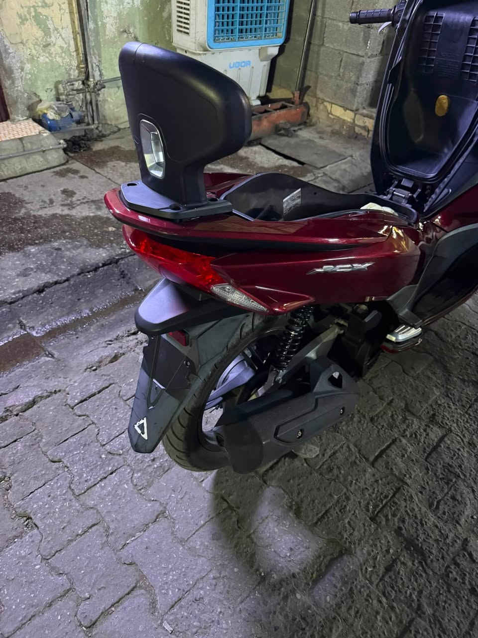 سلام عليكم دراجه pcx جيل الثاني للبيع دراجه خير من الله بي حساس زدحام + حساس ستان صفح + تچوه اصليه +تتفئه بل يدات بلاديه ماشية 42 الف + دراجه Jf دراجه ياباني  مكان الدراجه بغداد السعر 17 وبي مجال حك الجيه و لمو شراي ليتصل للاستفسار  ***********
