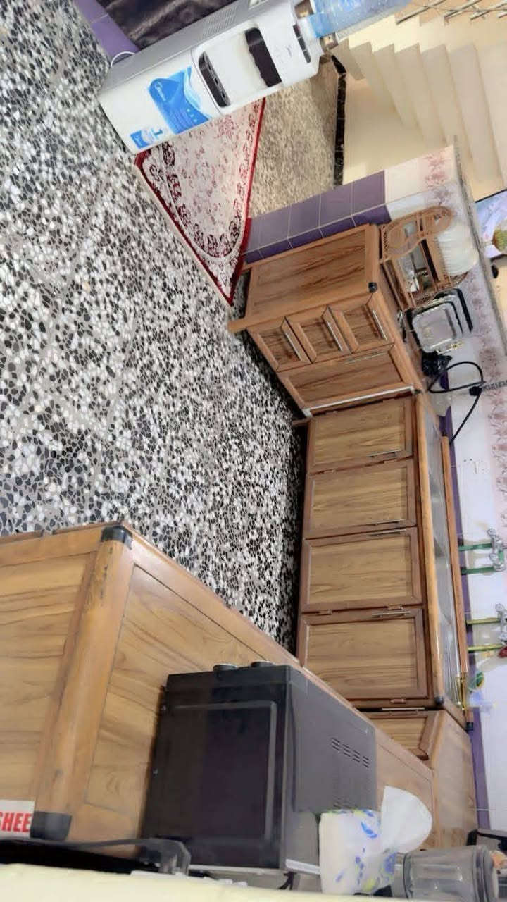 يعلن #مكتب_أكــــد_للعقار
دار 112 ونص متر للبيع واجهة 4.50 نزال 25
 مدخلين يحتوي  على هول صالة
منور مطبخ وخدمات عدد 2
غرف نوم عدد 3 
حي الجهاد ديوان الضباط 4 شوارع السعر جدا مناسب
للاستفسار ☎️ *********** واتساب
