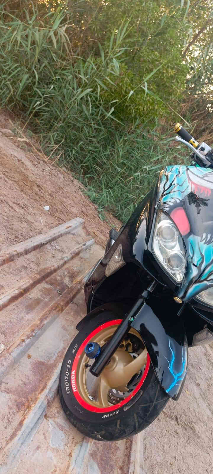 للبيع فورزة 09
سعر 1350
محرك برقي ما مفتوح فول نعومه
7 كير 4 تحويلات
كهربايات كامله تايرات جدد باتري جديد
دسكات امامي وخلفي جدد دبلات امامي وخلفي جدد
دهن كله موتل
ماء أخضر زيتي جديد
دراجة جاهزه كلش
مكاني البصرة ابي الخصيب باب طويل رقمي ***********
الموشراي لا تراسل ولا تخابر اعبر المنشور
