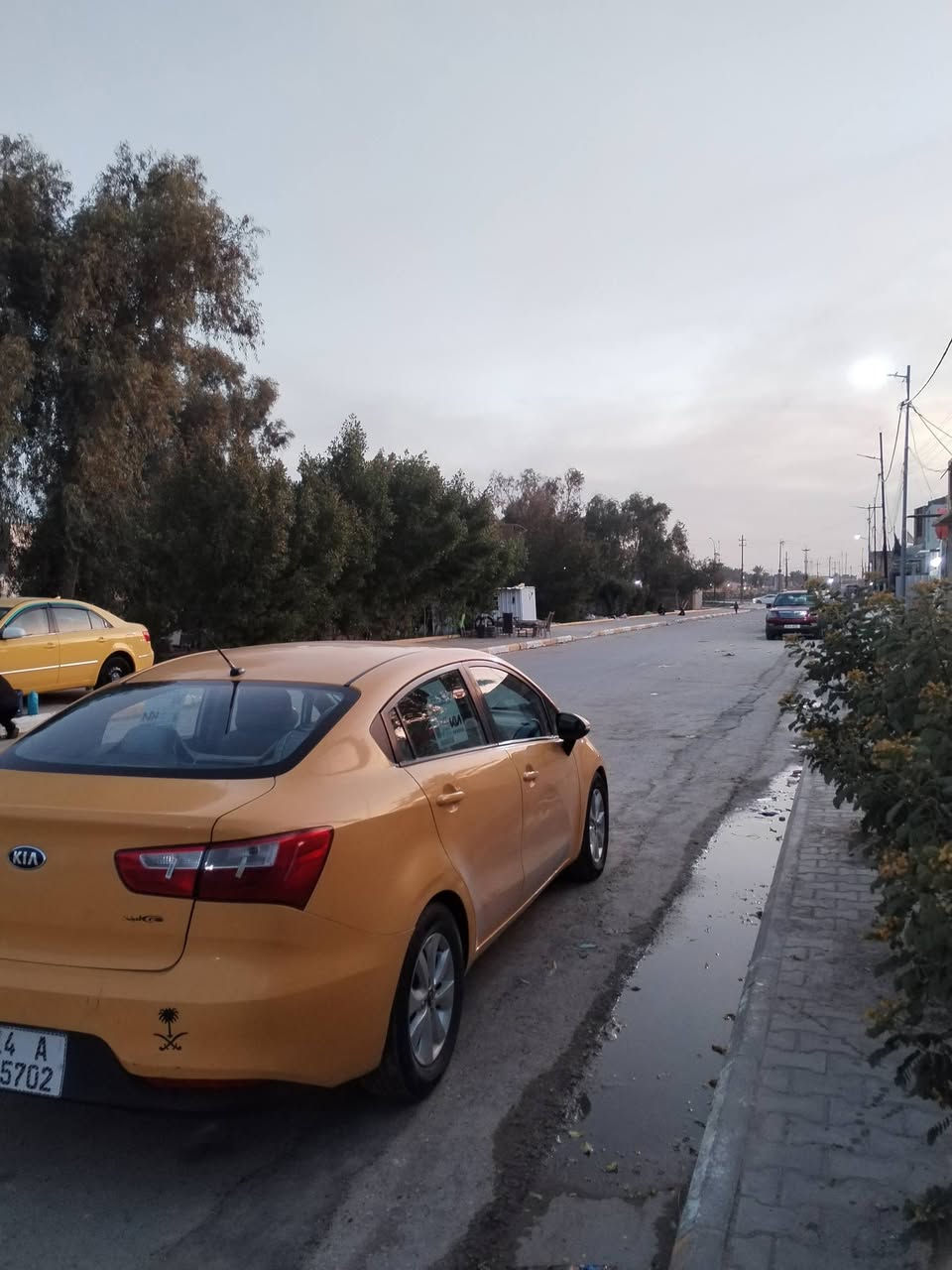 مرحبا كيا ريو 2016 وراد خليجــي محرك 1600... السيارة جديدة صبغة وحدة لونها سابقاً ابيض محرك گير مثل الساعة لكن تجي وتفحص افضل... تايرات جدد  دواخل شركة انارتين داخلية تحكم ستيرن جهتين انارة شمسيات 

حاكية خمسة ويل كب گيـــچ حماوة مري شفط سويچين بيها السيارة سنتر لوك شغال تبريد ثلج.... السيارة بيها الچاملغ الأمامي جهة العبري مبدل وبيها تصليح بالمسطرة جوة الچاملغ لا لغد ولا شواصي..... 

السيارة كلش نضيفة رقم بصرة مشروع وطني مصفرة هيئة وغرامات وهزة جديدة مداور ثاني يوم... هذا العندي اما الباقي تجي وتشوفها تعجبك حياك الله ما تعجبك هم حياك الله وآسف عالإطالة السعر 82 وبيها مجال  ... *********** مكلف بالنشر 
 🙏🙏
