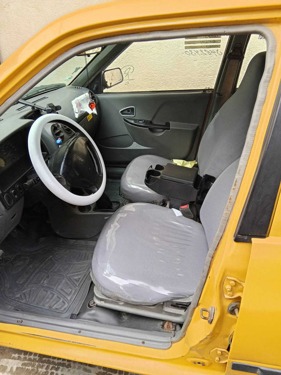 السلام عليكم سايبة موديل 2013هياء وغرامات صفر محرك نضيف طخم تايرات ولباقي كدام العين  شرط الوكالة ولتحويل السعر 27الاتصال على الارقام ***********/***********
