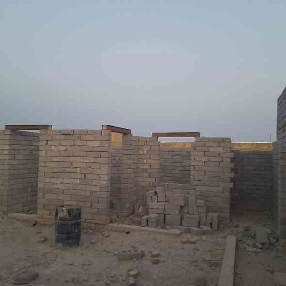 سلام عليكم هيكل للبيع مساحه 230م للبيع 
يحتوي ع 3غرف واستقبل ودونيه ومطبخ حار وبارد صحيات خارجي وداخلي ومساحه جبيره مكانه دجين ب33 وبيه مجال بشارع قصي ابو مولد ***********
