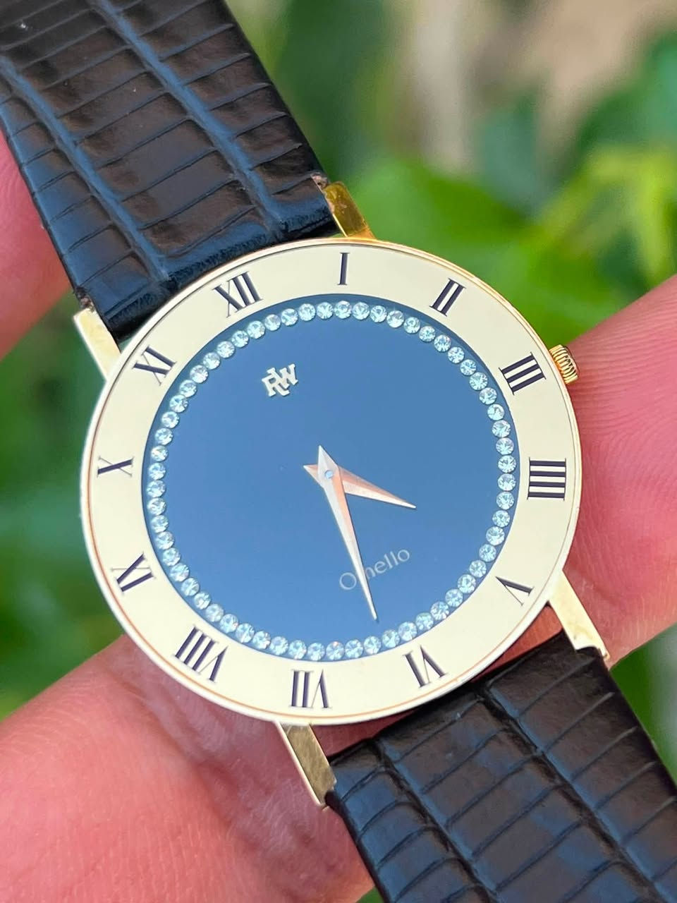تحفه من Raymond Weil Geneve🇨🇭⚜️

- رايموند ويل جنيف أصدار نادر مميز - Othello

- تغليف ذهب 10 مايكرون

- بطارية كوارتز 🔋

- قطر 31 ملم رجالي كلاسك رسمي ⚜️

- سمك 3.5 ملم فقط - نحيفة جداً 

- سير الساعة مستبدل 

رجاء للاستفسار والسعر التواصل خاص 🌹
رقم للتواصل *********** 💚
