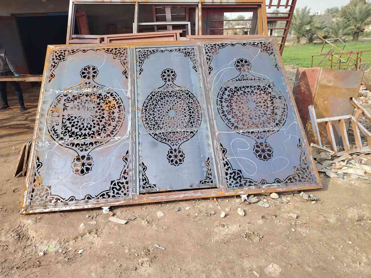 نشتغل باب وشباك ومناقل نشتغل بيبان فر شباك فر جميع البيبان وشبابيك ومناقل للبيع للبيع بدارت ابو حسين لحداد ***********
