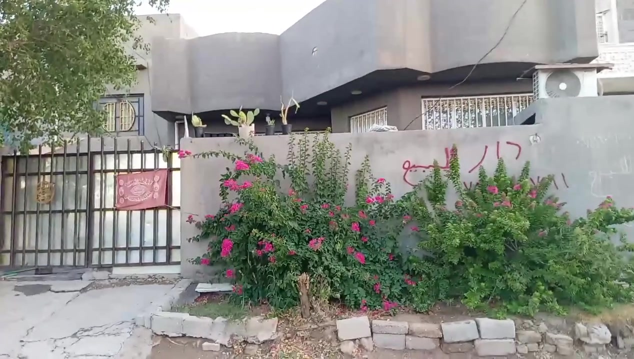 دار للبيع مساحه ٢٠٠ متر طابو صرف غرفتين نوم صاله استقبال مطبخ صحيات خارجيه وداخليه حي الحسين ناحية ابي غرق عله بزل حجي علي الاستفسار الاتصال ***********
