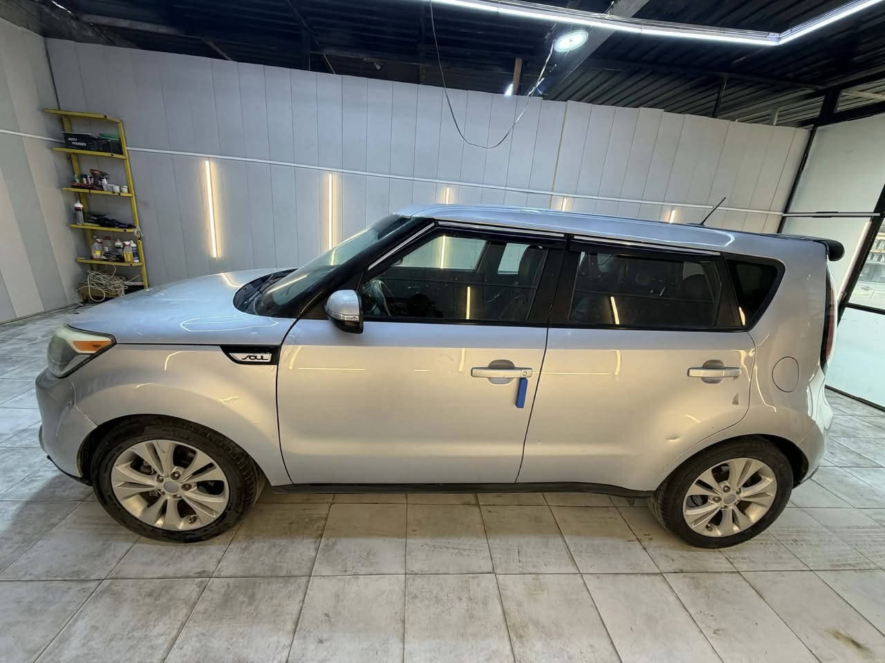 السلام عليكم 
كيا صول 
موديل 16
وارد امريكي
رقم بغداد انكيلزي مميز
ماشيه 66 الف حقيقي
المواصفات
مود درايف
كامرا شاشه
تحكم جهتين
كشاف
كشن كهرباء
اشاره بالمري 
كشنات جلد
مكينه 2000 جي دي
كير At
تخم تاير جديد 
تبريد ثلج سياره مال جناي مابيه نقص اي شي
حادثه جاملغ وبنيد  وبيه صبغ من امريكه بالتكمه  كدام عينك بالسونار 
السعر106 وبيه مجال بسيط
مكاني بابل***********
