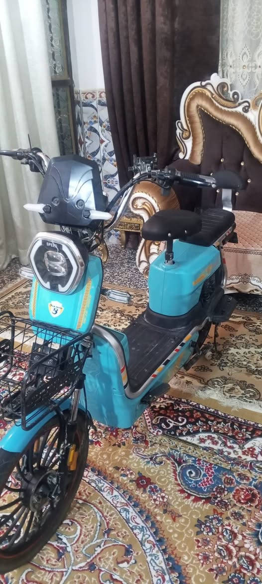 السلام عليكم ورحمة الله وبركاته
حبايب دراجة شحن للبيع سرعتها 75 وماشية 1000 KM
كهربائياتها كلها شغالة اربع نمر مزودة ب عقل رياضي ابريك امامي وخلفي شغال خمس بطاريات غراضها كاملة ومكملة 
مكاني اسكندرية حي العطاء على شارع 30.
سعرها 550 وبيها مجال للطيبين حك الجية.


**إذا كنت صاحب هذا الإعلان وتريد حذفه لأي سبب، رجاءا أرسل رسالة إلى الدعم الفني**