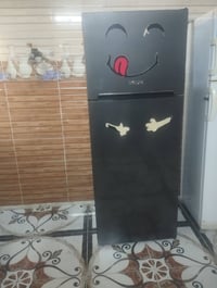 ثلاجه البيع نضيفه اي عيب مابيه السعر200 وبيه مجال الشراي يخابر 0770077...
