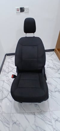 مقاعد اماميه مقعد السايق كهرباء بدون اي ضرر اومقعد  الراكب عادي بدون م...