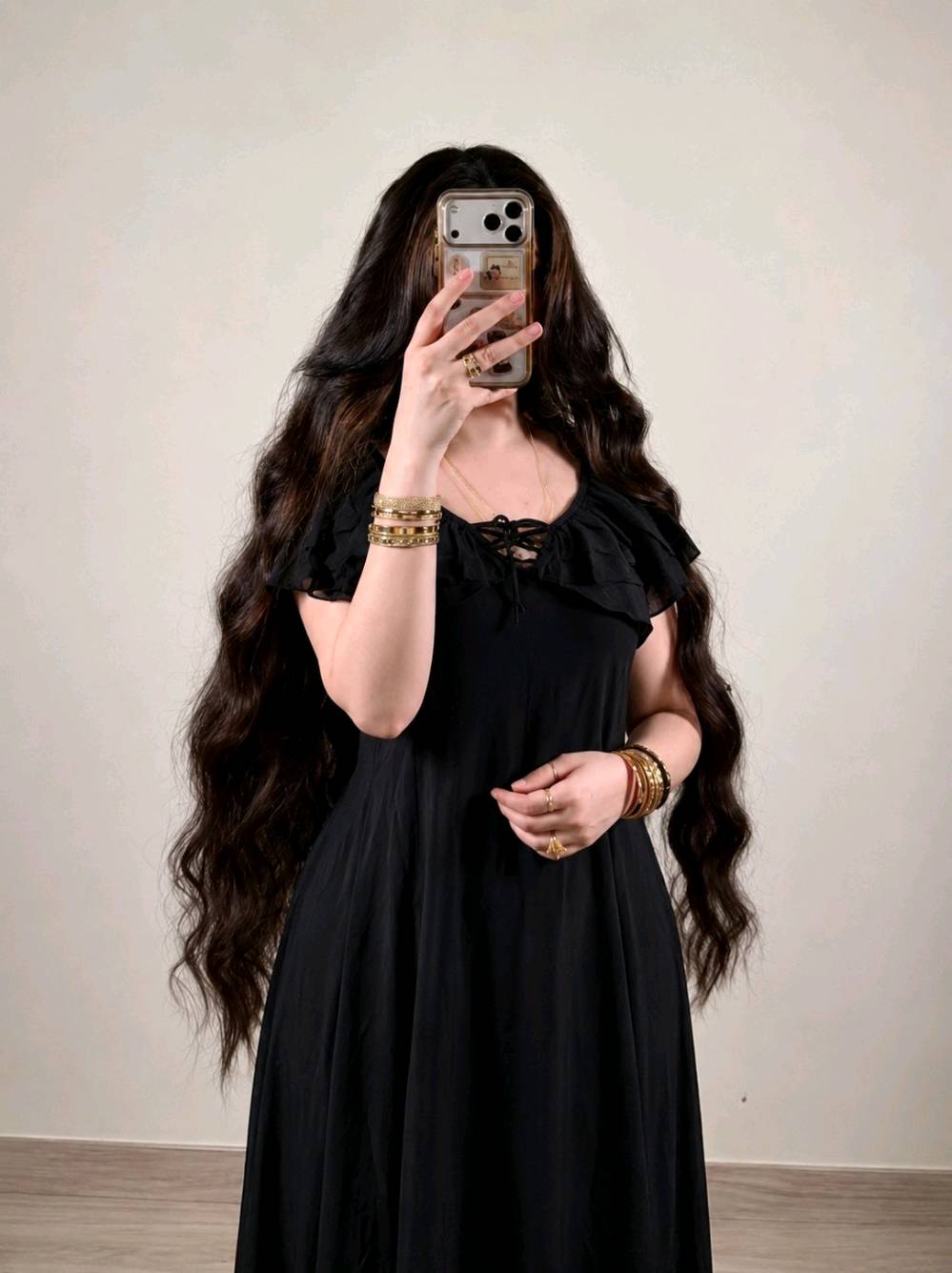 دشداشة بسواد فاحم ملكي 🖤🖤

تصميم ناعم ومرتب يبرز الأنوثة بذوق راقي 🖤
قماش خفيف ومريح بقصة انسيابية تجنن ❤️ 

القياسات / فري سايز تلبس من وزن 50 الى 80 كيلو ✔️ 
🚘يوجد خدمة توصيل لجميع محافظات العراق ٤ الاف🚘