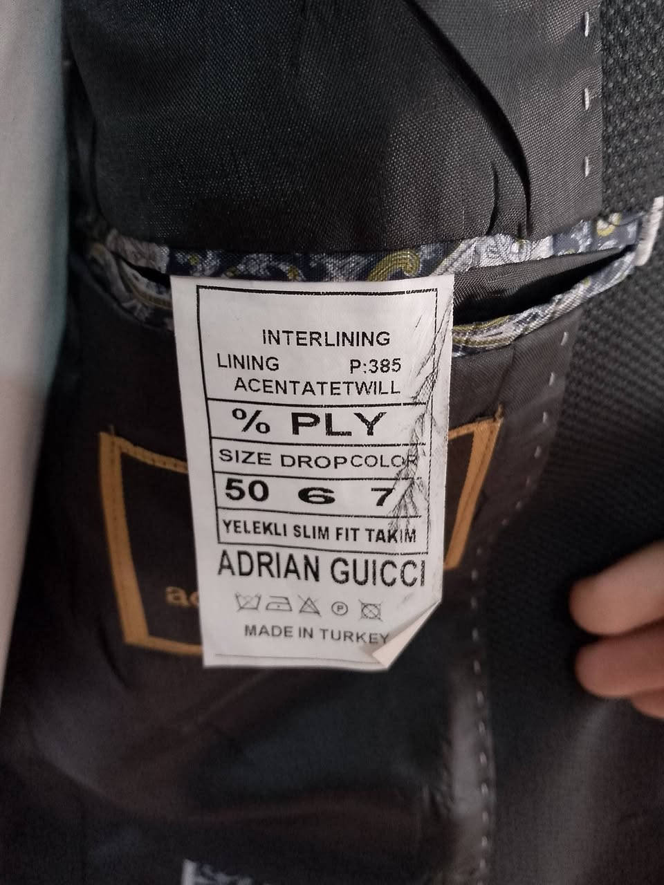 للبيع طقم ملابس مره واحده بسعر مناسب رقم الهاتف ***********
