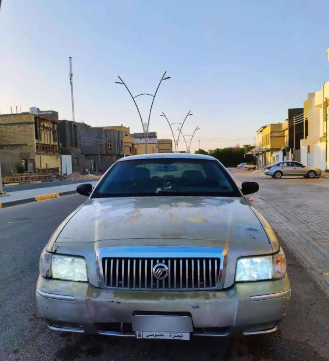 فورد كراند ماركيز 2007 
رقم بصره حرة تحويل ثاني يوم 
كير محرك تبريد حداديه كله جاهز 
السياره هواي صارف عليهه (حداديه كامله - كمبريسر.     وراديتر تبريد -تايرات -داينمو - بلكات ونوزلات ومجاول - ثلاجه مكينة جديده ) وبعد عندي غراض ماشادهن انطيهن ويه لياخذ السياره
السعر (43) وبيهه مجال مكاني بصره التنومه 
البدي شوف العين 
*********** البصرة, العراق
