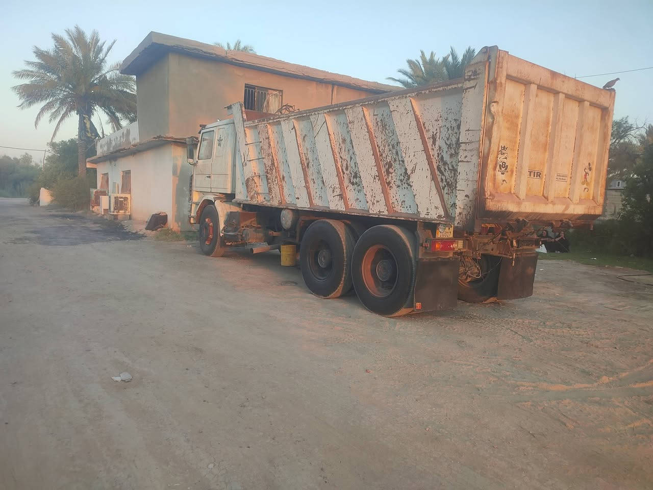 سكانيه قلاب موديل 92 تايرات فوك نص عمر مكينه 143---06 مجموعه باوجر رقم بغداد شرط تحويل بلادي  ***********
