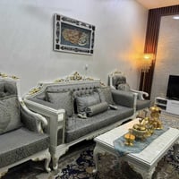 للبيع تخم قنفات ملكي ١٠ مقاعد مع طبله وسطيه نظيف جدا مع ميز تلفزيون وب...