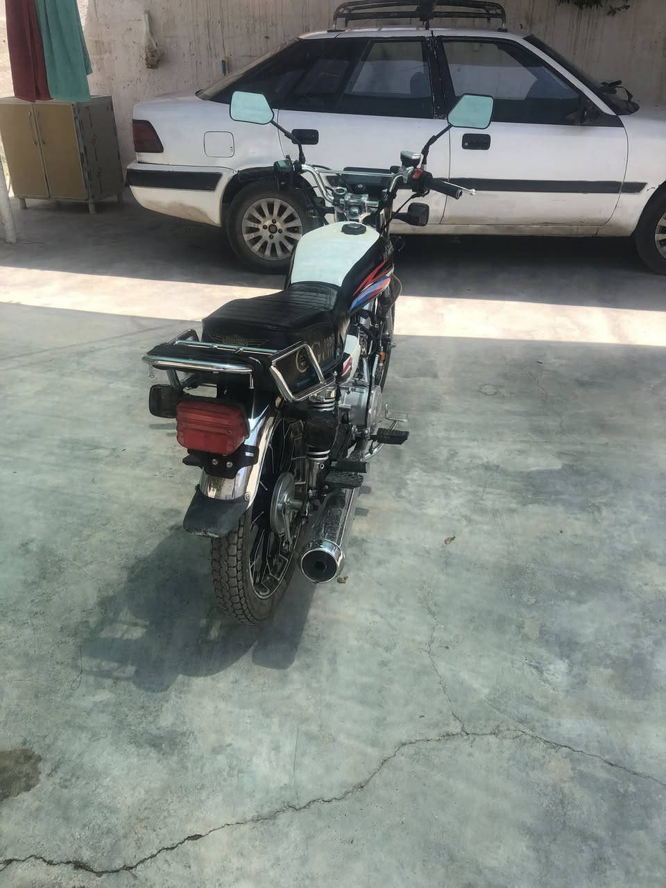 سلام عليكم. دراجة 2025 اوراق محرك 200cc مابيها كل نقص الدراجة تشغيل بصمه وسويج شاشة ايباد كهربائيات شغال كلشي شغال تخم دبلات جدد بريك امامي دهن.  مكاني ديالى خانقين سعر 900 بي مجال للشراي رقم ***********
