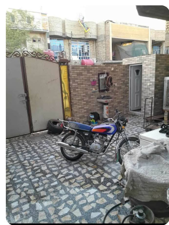 السلام عليكم دار للبيع في ام الكبر والغزلان الثانية قرب حسينة الكتاب والعترة أربعة غرف نوم واستقبال ومطبخ وخدمات السعر ٣٠٠مليون للاتصال ***********واتساب
