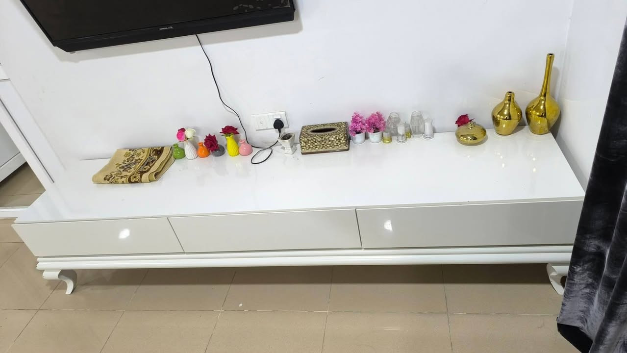 غساله جنت الشام 8 كيلو بلاديه صنع عراقي 65 الف
ميز تلفاز كلش مرتب طول مترين وشويه جرارات شفط 100
جزامه خشب 25 الف
ثلاجه بيكو  بلاديه بشرط 75 الف 
كنتور 3 قطع كل قطعه بابين كلش مرتب ومو مثل ذني الجهاهزات هاذه وزن ثقيل وحطاطه مالته تختلف الرجلين مالته ثقيل وعريض 300 الف
جرا غاز 35 الف
تخم 50 الف 
طباخ مابي شي كله شغال بس يرادله ترتيب اب 50 الف 
***********
