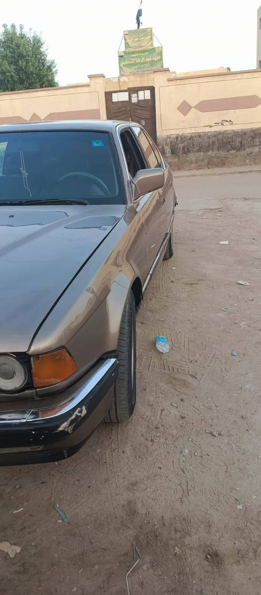 سلام عليكم سيارة للبيع نضيفة كلش نوع بيم دبليو المحرك جديد مابي قطرات صوت المكان البصرة الموفقية هاء رقمي للمزيد من التفاصيل ***********
