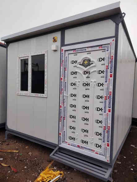 ✨ كرفانات فاخرة بمعايير هندسية متقنة – حيث تلتقي القوة بالأناقة
نقدم لكم مجموعتنا المميزة من الكرفانات المصنّعة بدقة عالية، والمصممة لتمنحكم تجربة استخدام راقية وموثوقة. نعتمد في صناعتنا على أفضل الخامات العالمية، مع عزل احترافي يضمن لكم راحة مثالية في جميع الفصول.
كرفاناتنا مناسبة للمدارس، والبيوت، والاستراحات، والمشاريع الحكومية والخاصة، وتأتي بتشطيبات فاخرة تلائم أعلى معايير الجودة.                                                                                                                                                                                                       🏛️ مزايا الصناعة الراقية :                                                                                                                                                                                     الأسعار:
⬅️ السعر المتر ضد الحريق🔥🔥33 الف دينار
يشمل🚪 البواب و🪟الشبابيك التركيه
و كهربائيات 💡سعودي 
⬅️ سعر المتر: العادي ب 24الف دينار 

يتوفر لدينا تغليف عضم جدران مع سقوف ثانويه سعر المتر ب 12الف دينار 

هاتف📞📞***********
