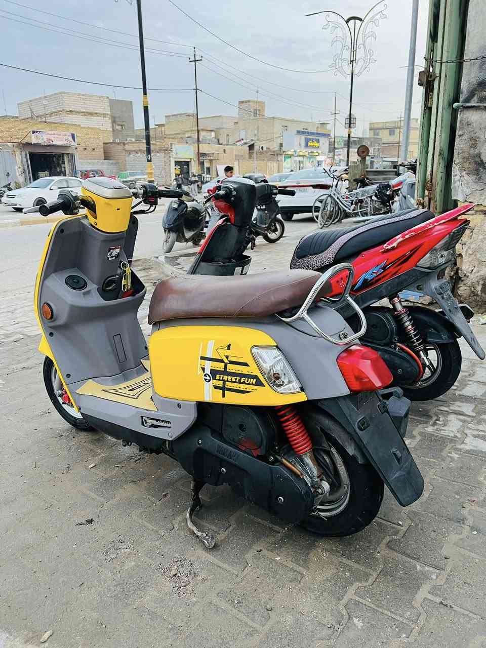 سلام عليكم دراجه ماكس بوليس مصطره للبيع او مراوس بماكس عدله او منغولي موديل 2013 نوزل جديده الدراجه صار تلث اشهر من نازله دراجه لايت زنون اشاير لد سعره 850 وبيه مجال مكاني رميثه رقمي ***********
