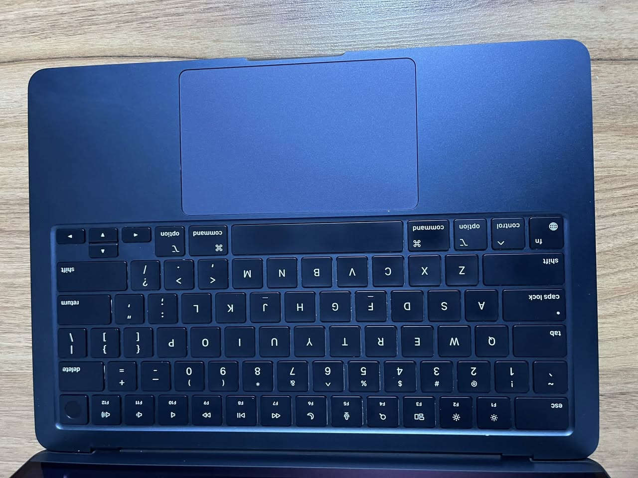 ‎للبيع Macbook air m2 و apple ipad m2
Macbook air m2
رام 8 
هارد 256 
بطارية 91 
نظافة 95%
نسخة إنكليزية الكيبورد مابيه عربي 
الملحقات كارتونة وشاحنة الاصلية 
ايباد ابل m2 
ذاكرة 256 
بطارية 98 
نظافة 100% اخو الجديد 
ملحقاتة قلم ابل برو الاصلي 
وكفرات اثنين واحد uniq اسود والثاني كفر كيبورد esr ابيض 
وكذالك الصندوق والشاحنة الاصلية 
السعر والاستفسار خاص او واتساب واتصال على الرقم ***********
