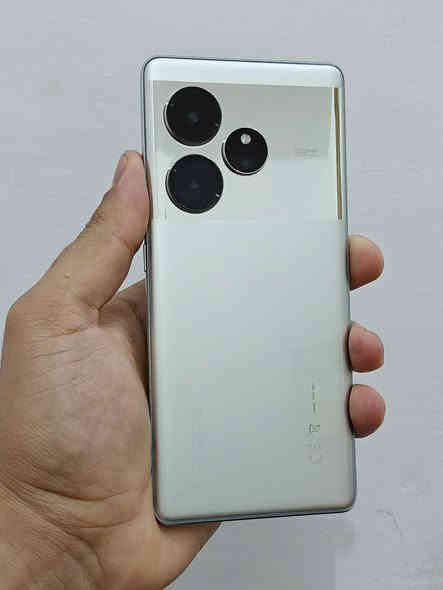 سلام عليكم
الانيق من ريلمي للبيع فقط 
GT 6 
الشاشة: 6.78  - 120HZ - LTPO AMOLED
الذاكرة:256/12 
الكاميرا:50 اساسية + 50 تليفوتو + 8 الترا وايد 
فيديو 4k 60fbs
المعالج: Snapdragon 8s Gen 3 ببجي 120 فريم البطارية: 5500 
ملحقاته كڤر وشاحنه اصليه سوبر فوك 80 واط
نظافة 99% مكفول شرط
بطارية 99% نسبتها  
السعر 430 وبي مجال 
مكاني نجف توصيل جميع المحافظات 
***********
