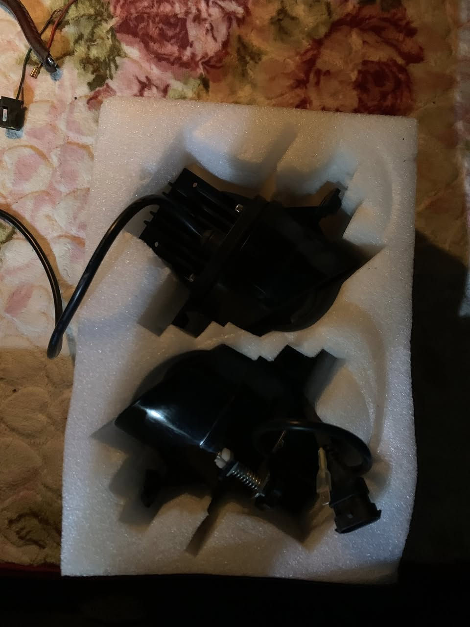 سلام عليكم عندي بلوجكتر ستيراد خاص مال صني عدسه مو كلوب اتحده واحد بلعالم عنده منهن  مابيعهن الي شخص اله جنبازي بشرط مكاني شعلة سعر ٢٥٠ قفل  رقمي ***********
