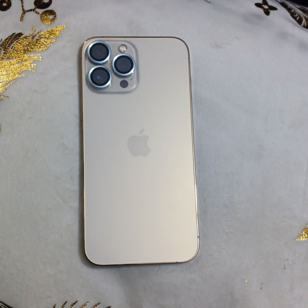 جهاز 13 برو ماكس للبيع
بطاريه 84
لون ذهبي 
رايده ب 700
زعفرانيه ***********
