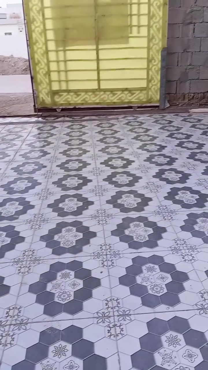 السلام عليكم بيت مؤثث للأيجار صوب شياع مقابل المدرسه الصينيه شارع صبابه منتظرين التبليط كافة اتخدمات متوفره  الاتصال على تلفوني ***********
