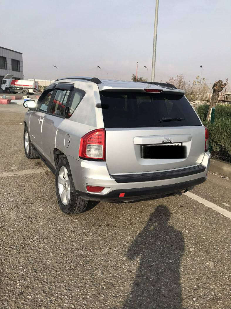 جێپ کۆمپاس مۆدێل 2012، سەنەوی تا 2029 نوێیە، مەکینە 24ی تاک اکسل، گێر و مەکینەی بەشەرت، زۆرپاکە ، چوار پارچە ونیو بۆیاغە بێ ناو.
ر.م: *********** رانية, السليمانية
