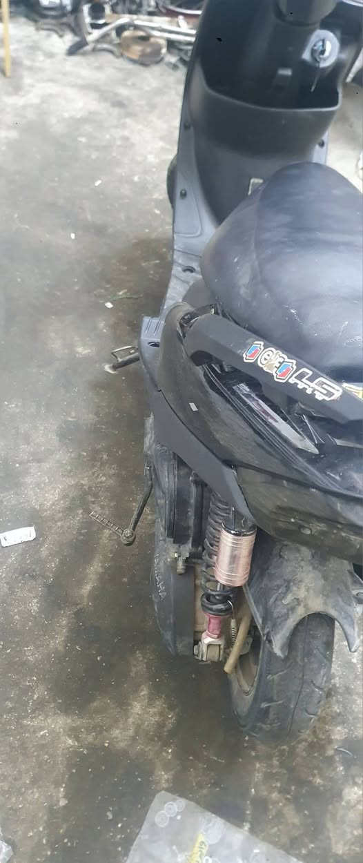 السلام عليكم  راح اذكر التفاصيل  كلها كدامك اقراهن وركز زين
قبل لا تدخل وتعبني رجااا 

ماكس عدله للبيع تعمير كله جديد 

١- محرك  مفتوح مفتوح بوشه ٤٩ ناعم
٢- نكره هندر سلف شغال عوزه باتري  ولو شاد جديد
٣- سوادات جدد 
٤- كفرات جدد
٥- مازده جديده
٦- جوزه جديده 
٧- قفل جنطه  واير جنطه جديد بس يشكل مرات يفتح 
٨- بريك امامي جديد صينيه فج دسكات  بريك خلفي
٩- استان نص استان صفح
١٠- صالنصه  اف ام صوت وسط

الكهربائيات 
١- لايت عالي ناصي
٢- اشاير جدد  سكنات بكلايت  
٣- عداد سرعه شغاله عداد بانزين شغال 
٤- سلف جديد  عوزه باتري

الدراجه جاهزه مجهزه اركع هندر واطلع بيها اي مكان 

السعر ٤٥٠ وبيها مجال قليل فقط بيع بدون مراوس 

العنوان كربلاء شهداء سيف سعد ***********
