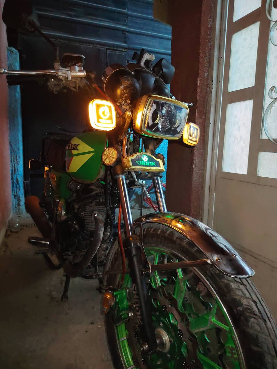 سولنك 150cc 2024/10 نازلة 2025/6
دراجه خير من الله ما ماشية هواي عداد كدامك 

محرك نضيف دراجة شوفت عينك نضافتها

اوراق معرض 
دشبول بي وضعيتين + ربط بلوتوث(صوت)
دراجه عارضها 800 بيها مجال للشراي

موقعي بغداد مدينه الصدر 

تواصل ع شريحة أو واتساب: ***********
