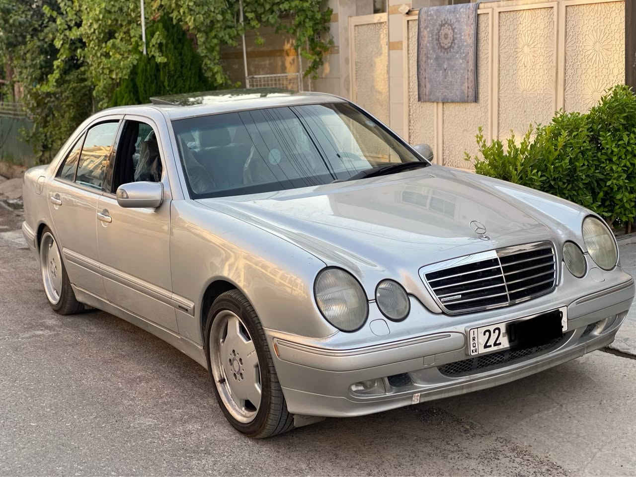 marseds benz 320 2000 
مواسه فات فوله 
كوشن جلد و سارد و گەرمە خەزنە
پە ردە  
سلایتە 
تەبرید لە مس و شاشە گەوریە 
ڤۆلیۆم و تحدید سورحە 
 سبوخ ٢ پارجەی بە س بەخە  بێ لێدانە
سە نەوی و رە قەمی نوێیە
نرخی 135 وەرەقەیە
*********** 
هەولێر أربيل, العراق
