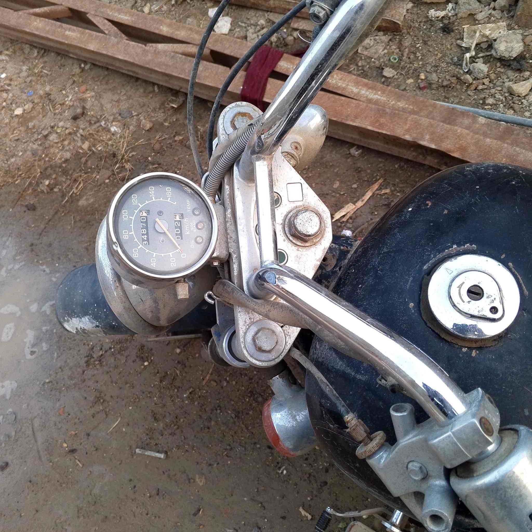 سلام عليكم الليبع دراجه هرلي مكينه 400متروك متروكه صار لها سنه ***********
