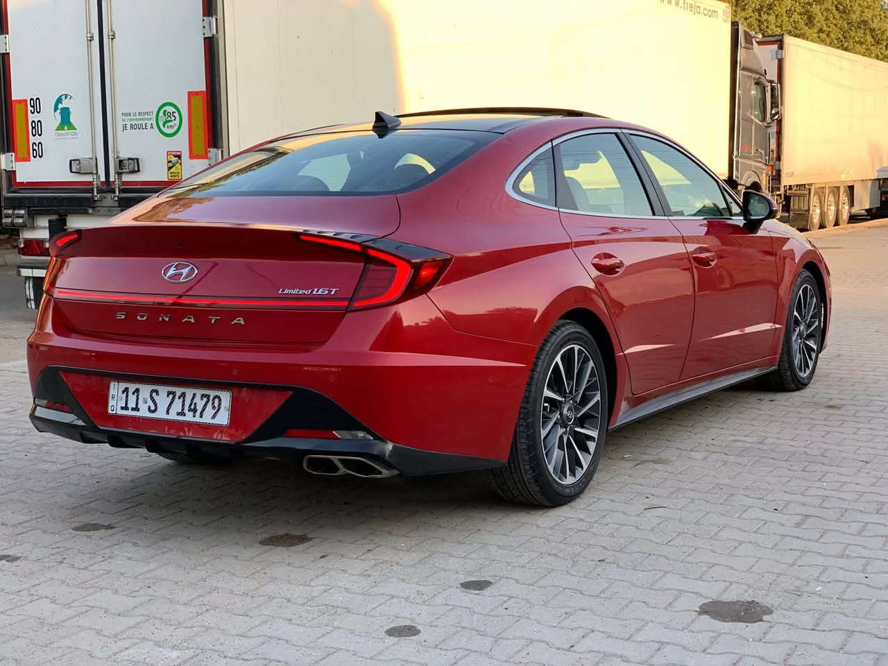 سوناتا  2020 لمتد      السعر (163)$ بيها مجال
فول مواصفات اعلى فئه
لون احمر مميز جدا
داخل مشمي فاتح 
رقم بغداد ب اسمي شخصيا
 بيع او مراوس
مواصفاتها :

1 .نظام رؤية محيطية 360  مكون من 4 كاميرات .

2.نظام كاميرات تعمل مع الاشارة تضهر شاشة عداد السرعه 

3.نظام نقط عمياء و تنبية 

4.نضام توقف تلقائي عند الرجوع

5.شحن هاتف لاسلكي

6.نظام المفتاح الذكي ( السياره تتقدم و ترجع بالسويج )  والتشغيل عن بعد

7.نظام اوتو بارك ( السياره تطبگ وحدها ) 

 8.شاشة كبيرة قياس 10.3 لمس  وشاشة العداد 12.3 انش

9.نظام قيادة  شبه ذاتية

10.داتا شو يعرض على الجامة الامامية  السرعة وجميع الرادارات 

11.نظام تفادي الاصطدامات الأمامية من خلال رصد المشاة .

12.نظام الخروج الآمن عند فتح أبواب السيارة من ترصد 

13.نظام المحافظة على المسار مع توجيه اوتوماتيكي حتى سرعة 145 كم/س .

14.بصمه تشغيل و ابواب 

15.مقاعد امامية تدفاء  و تبريد و خزن ميموري

16.مقاعد اماميه كهرباء

17.حساسات امامية وخلفية  

18.نظام ازالة الضباب و المطر تلقائي عن الزجاج الامامي

19.بانوراما 

‏ 20.LED اضاءة داخليه +اضاءة خارجية زنونLED 

21.تبريد قطعتين امامي خلفي 

22. السماعات (12 سماعة) Bose

“وبعد بيهه اهواي مواصفات ما ذاكرهه

السياره حادثها مثل ماوضح بل سونار بيها قطعتين من اميركا وهنا بيها جتاف وقطعه خلفيه بسبب الجراد بدون ضربه

ماشية88 
 
محرك ١٦٠٠ تيربو

رقم التلفون ***********

مكان بغداد الجديده جبار ابو الشربت

