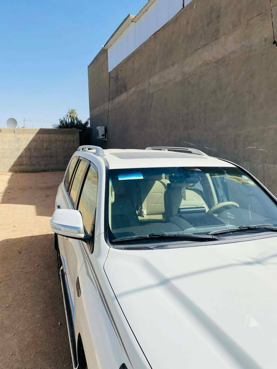 السلام عليكم
لاندكروز  2019   

بصمه 

فتحه 

جنطه كهرباء 

كرسسين كهرباء 

شاحن واير ليس 

مري شفط 

جلد 

دبل ماوس 

ماشيه 136

مري شفط

***********
