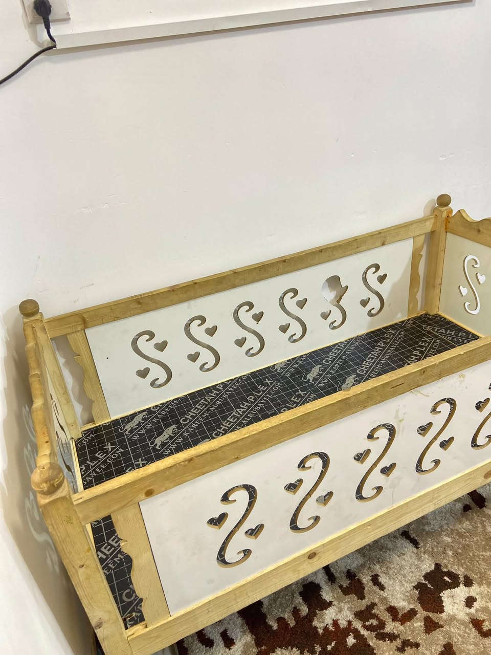 السلام عليكم عندي جربايه للبيع نضيفه استعمال قليل 
العرض ٦٠
الطول ١٦٠
السعر ٥٠ الف 
العنوان بغداد الشعب 
الرقم ***********
