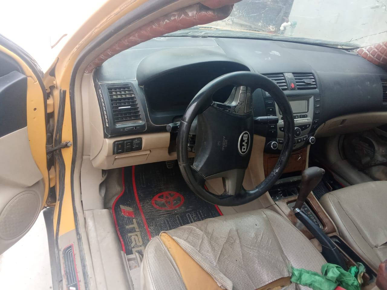 سلام وعليكم سيارة لبيع بيوايدي موديل 2011 فول شغال سيارة حلوة مصفرة هيئة معليهة غرامة مصفر سعر 35 بيهة مجال رقم *********** هاي رقم صاحب سيارة مكان ديالى خانقين
