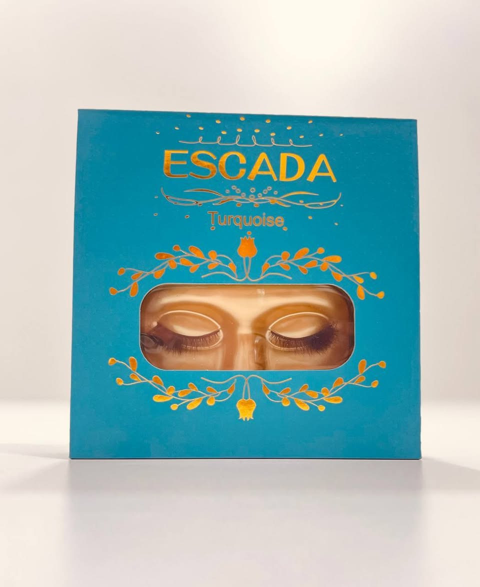 بكج عدسات اسكادا ESCADA Turquoise Las Vegas 👀💎
عدسات سنوية مريحة جداً، خفيفة وآمنة، ما تسبب حساسية وتكدرين تلبسيها لأكثر من 12 ساعة بدون تعب ✨
متوفرة بـ 9 ألوان وتبرز جمال واتساع العين 💕
 البكج يحتوي على :
• عدسات لاصقة
• رموش فوليوم طبيعية
• آيلاينر سواد فاحم
• حافظة عدسات مع أدوات تنظيف


**إذا كنت صاحب هذا الإعلان وتريد حذفه لأي سبب، رجاءا أرسل رسالة إلى الدعم الفني**
