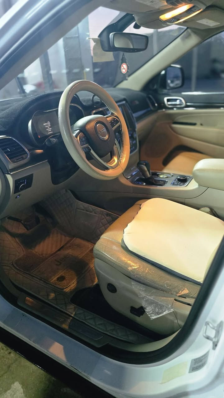 8‏JEEP201
جيب فئة:    اوفر لاند 
موديل:    2018
مكينة:     V6 3.6

سياره وارد أمريكي من الخارج اجت مكفولة الضرر بالعراق جاملق ايمن مبدل فول موصفات أعلى فئة بيه ملاحظات مبينه بالسونار

السعر 220  وبيه مجااال 

اتصال : ***********

المواصفــات  1/1
بصمه 
بانورامـــا
رادار جانبـي نقطة عميـاء رادار خلفـي
كشن حار بارد - كشنات الخلفية هيتـر
كشنات جلد كنتارة
داخل قرميدي
ستيرن هيتـر + كهرباء
نظام توقف اوتـو ستوب
حساسـات امامي خلفي
صندوك كهربائـي
سماعات سستم صـوت
دمام بالصنـدوك
بصمة و تشغيل عن بعـد
كيج الكترونـي
نظام متعدد اوتو للطرق
مري قلاب وشفط

الرمادي
