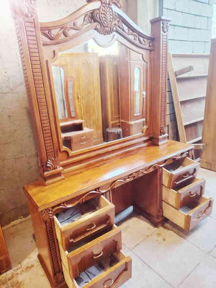 السلام عليكم ✋
توفر لدينا ميز تواليت شرط النظافةو شغل ثقيل درجة اولى💯💯 ثقيل شرط اربع زلم بلكوه يشيلوه💪 نقش يدوي مهوكن✌️
للاستفسار وتساب *********** مباشر ***********
ومستعدون لشراء الغرف النوم المستعمله و الكناتير
