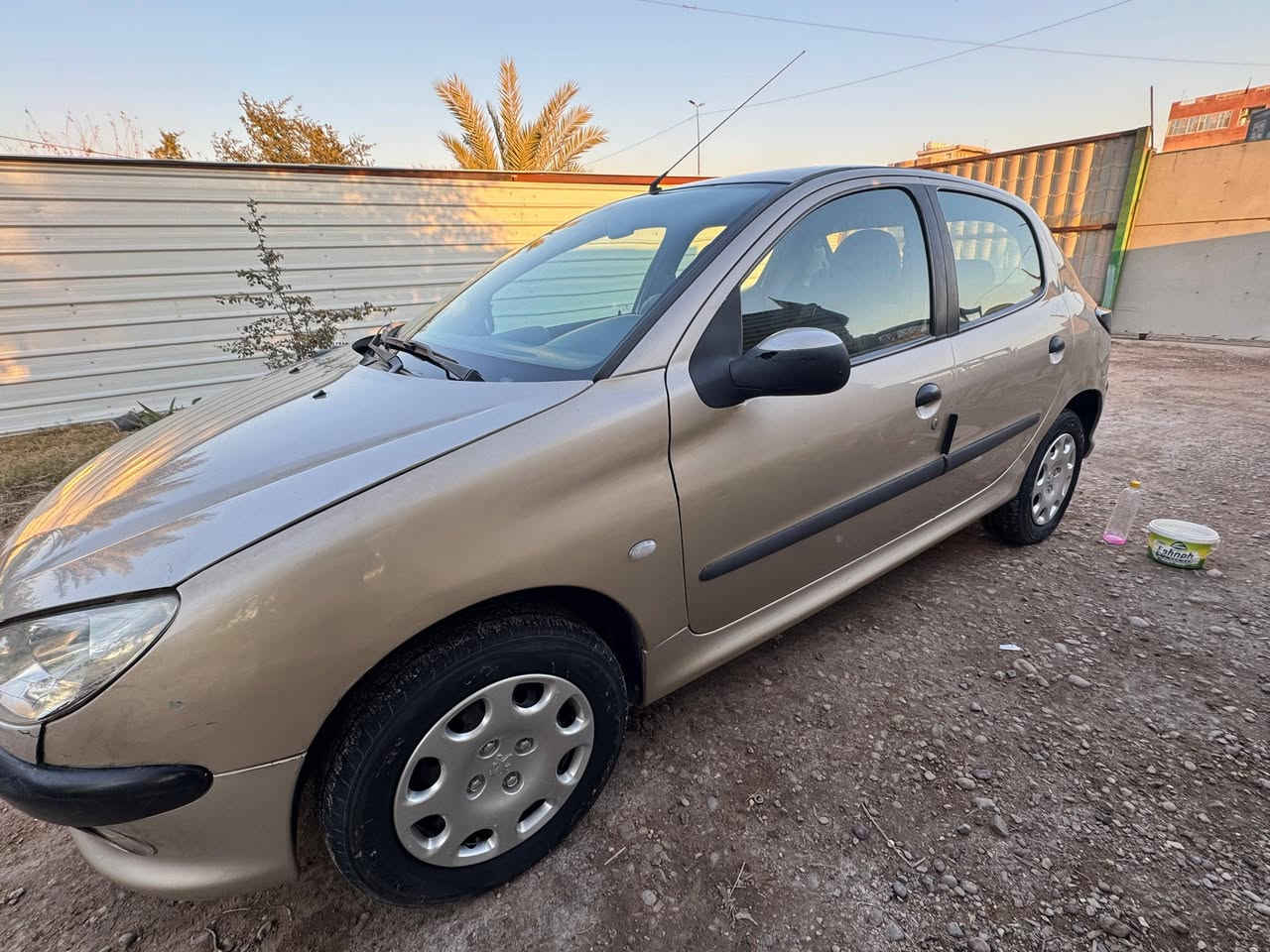 السلام عليكم للبيع بيجو فرنسي موديل ٢٠٠٩ كير اوتماتيك سياره نضيفه جدن السعر ٤٥ $ وبيه مجال تحويل مباشر *********** مكان السياره بغداد البلديات
