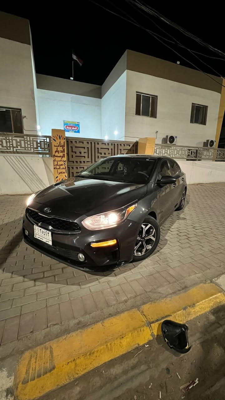 السلام عليكم
كيا فورتي موديل 2021 موصفات 
تحكمات ستيرن 
شاشة 
كامرة دوارة 
مثبت سرعة 
تحديد مسار 
ويل كب 
مكينة 2000
السيارة نظيفة كلش 
و حادثها مثل ما موضح بالصورة 
رقم مثنى 
السعر 130$ 
للتواصل ***********
