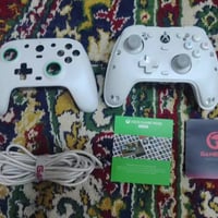 جوستك gamesir g7 se مستخدمه  بيهه دكمه وحدة واكفه ما ماثرة باللعب ابدا...