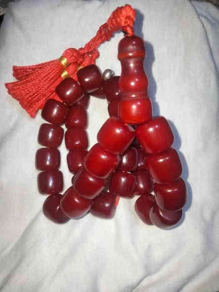 السلام عليكم متاح سبحه كهرمان أو كوربا ألماني انتيكه وكلش قديمه كصه برميلي زبده بالتسبح تحفه من التحف القديمه الزون 105 غ إلي يحب يقتيها يتصل مكاني بغداد رقمي *********** جمال السبحه فول الفول كلش راقيه وقديمه
