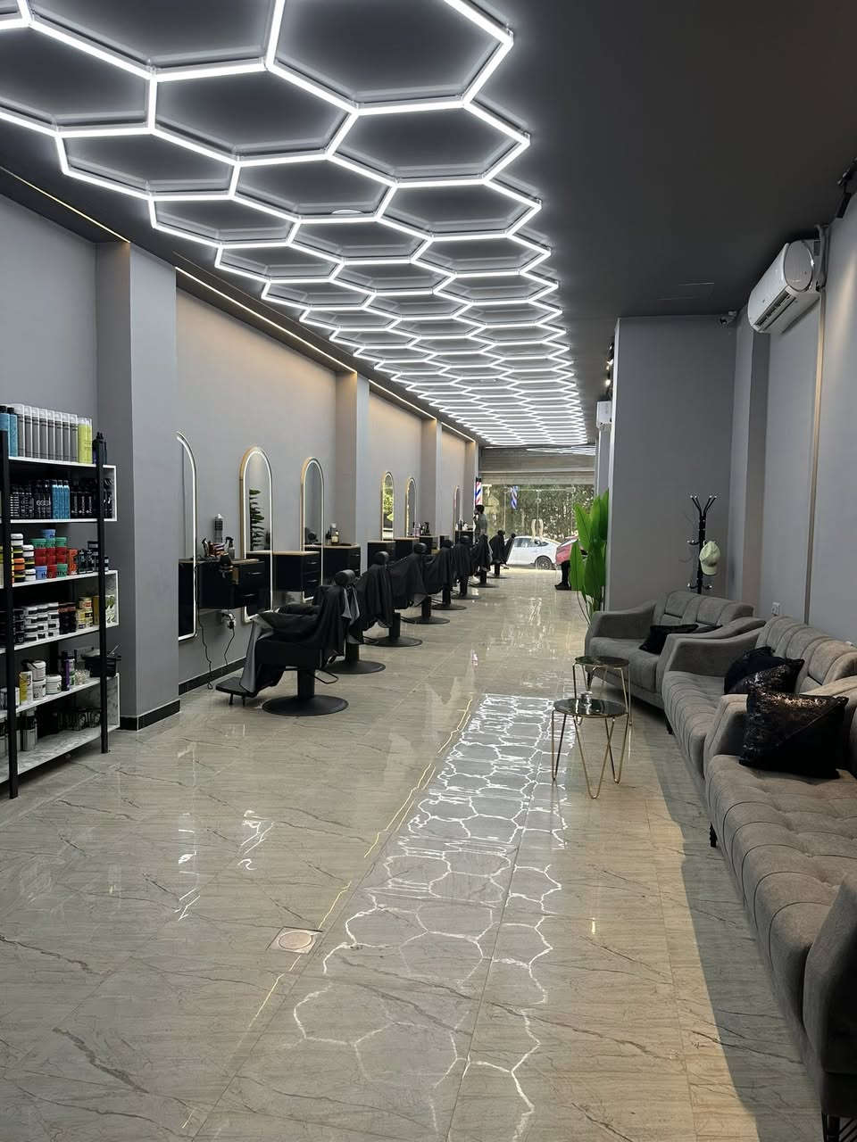 �
💈سنتر AZ 💈يعلن عن حاجته إلى حلاقين محترفين ✂️

📍 بغداد – القادسية📍

نبحث عن ناس عندهم:
✔️ خبرة بالقصات الحديثة (Fade, Skin Fade, تدريجات)
✔️ شغل نظيف ومرتب
✔️ تعامل راقي ويا الزبائن

💎 المميزات:🔥

* العمل داخل سنتر راقي
* زبائن مستوى عالي
* فرصة دخل قوي وتطوير مستمر

🚨 إذا تشوف نفسك مناسب، لا تضيع الفرصة🔥

📞 للتقديم راسلنا خاص أو اتصل: (***********)
