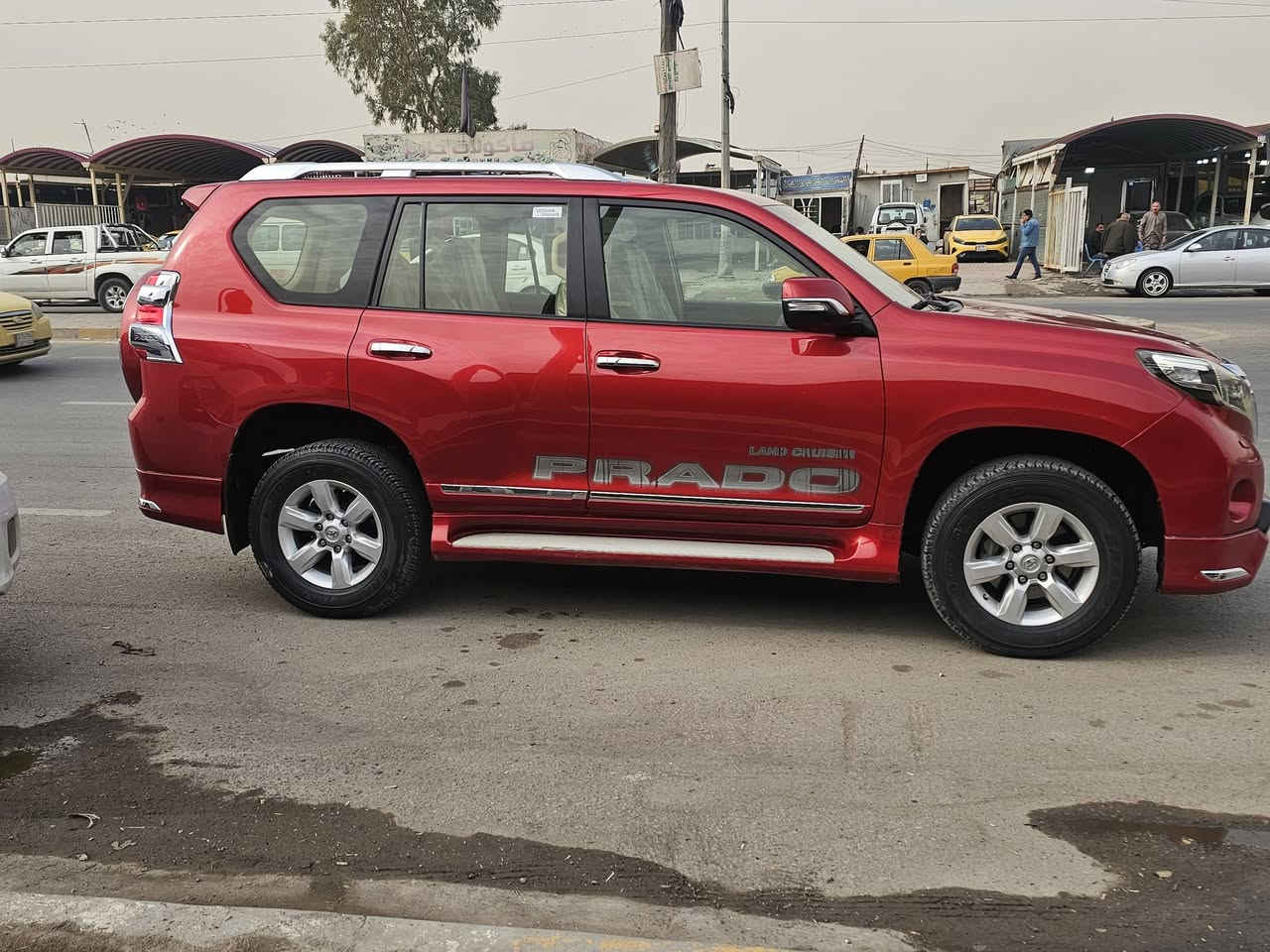 سلام عليكم عندي سياره البيع برادو موديل 2017 رقم بغداد دولي جديده سياره وحلوه مكفول فول فول موصفات عنوان بغداد ولشراي يتصل على رقم *********** ماشيه 60 الف تحويل مباشر
