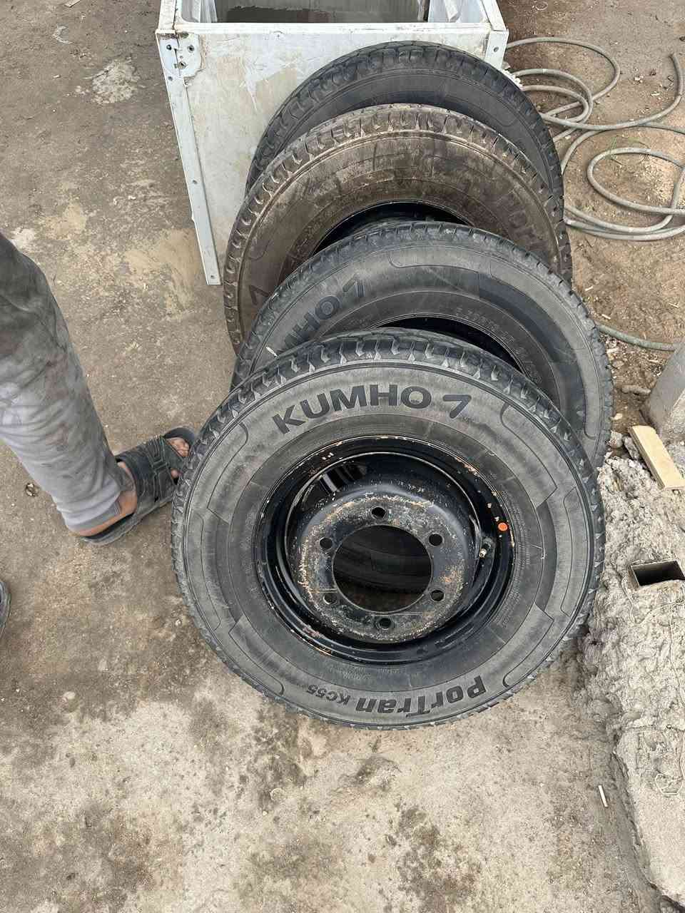 سلام عليكم يتوفر تاير فحل خلفي ١٣ كوري   مال شركه نضافه 100%99اتريد بس تاير اتريد تاير اويل عادي بابل الحمزه الغربي لاستفسار على الرقم ***********
