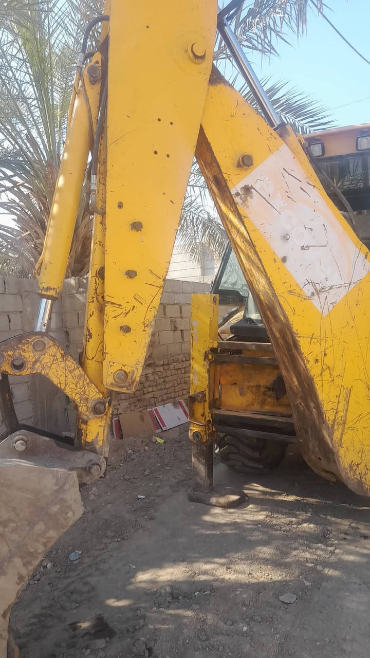 حفارة جي سي بي موديل ٢٠٠١ جاهزه للعمل كير راجر مكينه مضخه خير من الله كل نقص مابيه للعمل كبل أتريد مداور باسمك الشراي جاد يتصل على الرقم *********** الله يرزق الجميع
